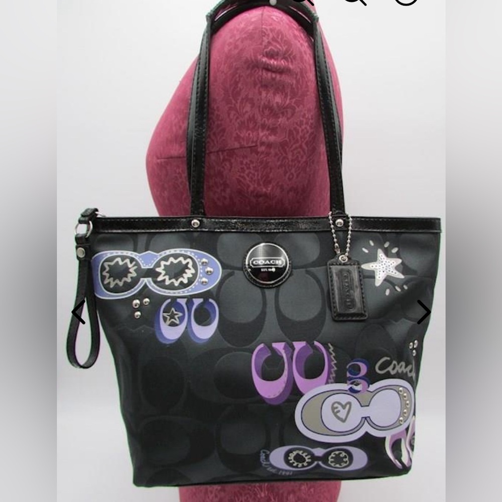 Coach Daisy 🌼 It’s herePop Black/Lavender Signature Applique Sateen ToteHandbag